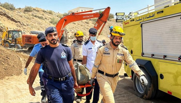 بالصور..وفاة عامل إثر انهيار أتربه عليه بأعمال حفر ببوشر