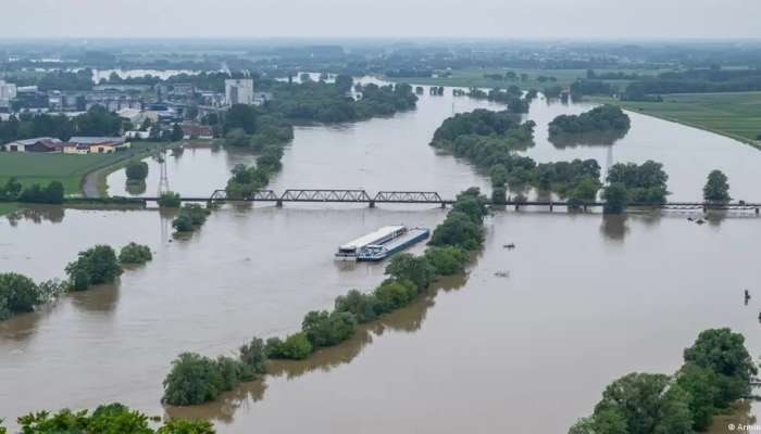 Germany floods: Rain eases as fifth death confirmed