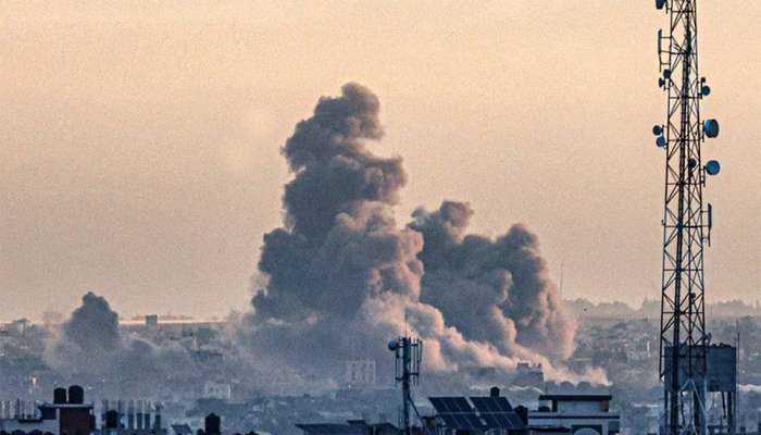 Rescue crews pull out bodies of 32 martyred Palestinians in Central Gaza
