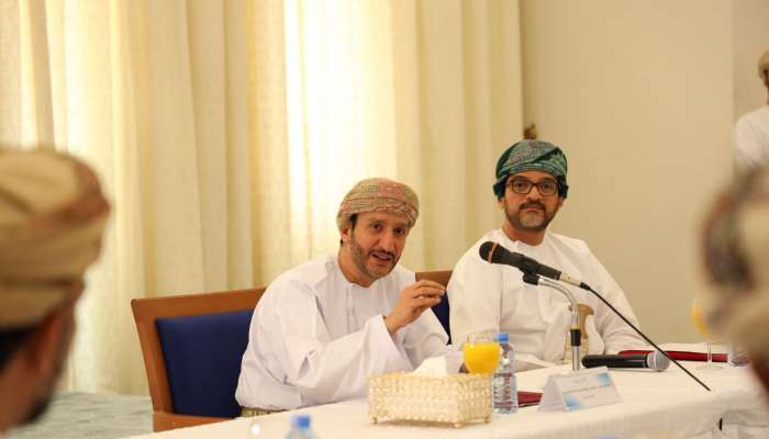 Muscat Governorate officials discuss major development projects