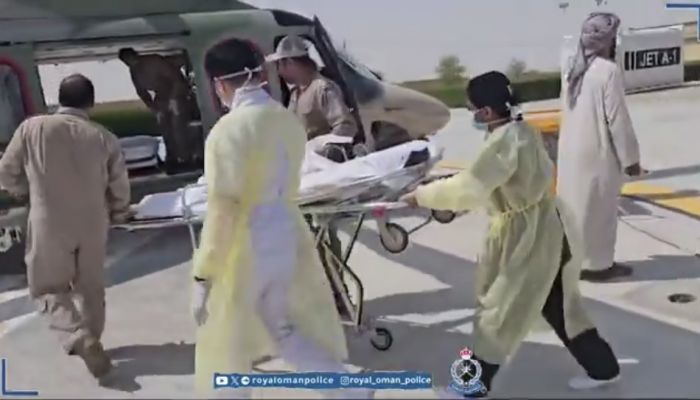 طيران الشرطة يسعف 3 يمنيين مصابين جراء حادث تدهور