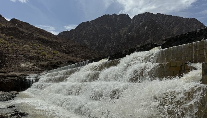 نزول للأودية والشعاب بمحافظة الظاهرة نتيجة الحالة الجوية