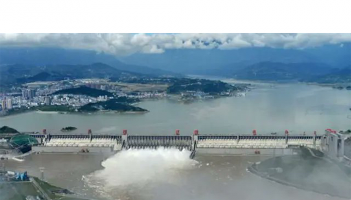 Team of experts dispatched after river embankment breached in North China