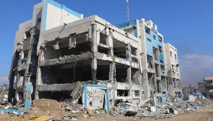 شهداء ومصابون في قصف مدرسة تؤوي نازحين شمال مخيم النصيرات وسط غزة