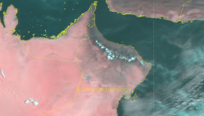 تشكل السحب الركامية وفرص لهطول أمطار على جبال الحجر