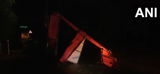 India: Trees uprooted due to gusty winds and heavy downpour as Cyclone Dana makes landfall