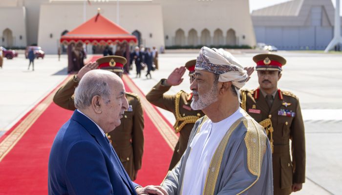 الرئيس الجزائري يختتم زيارته لسلطنة عُمان