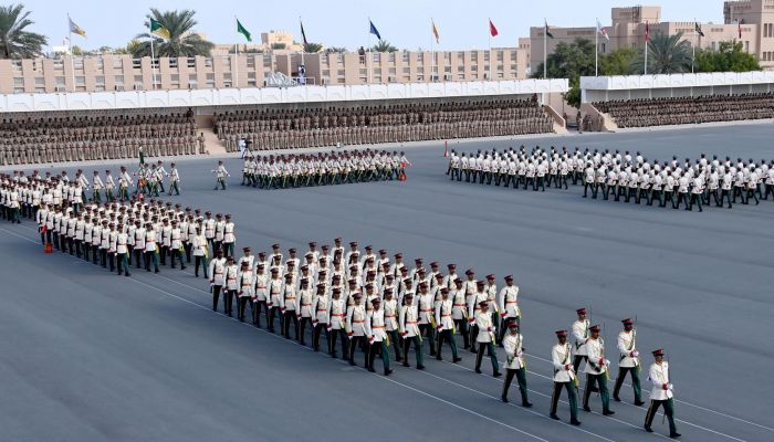 تخريج الضباط المرشحين والضباط الجامعيين بالجيش السلطاني العماني