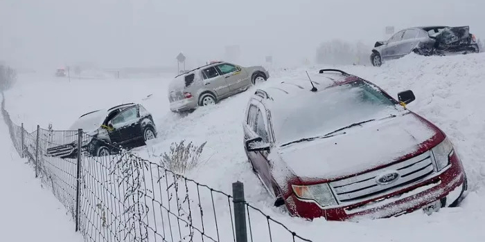 حالة الطوارئ في عدد من الولايات المتحدة إثر عاصفة ثلجية قوية