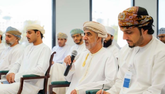 جلسةٌ حواريةٌ حول تعزيز استثمار المؤسّسات بقطاع النقل واللوجستيات وتقنية المعلومات