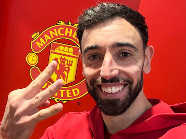 Bruno Fernandes hat-trick keeps Manchester United's Europa League hopes alive