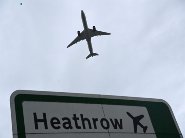 UK: Heathrow Airport announces "complete shutdown" due to power outage