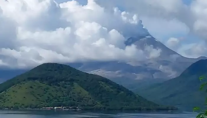 Indonesia's Mount Lewotobi Laki Laki volcano erupts