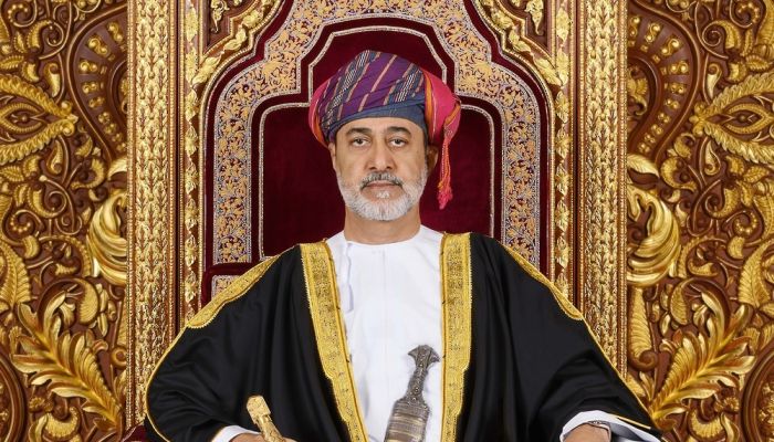 جلالةُ السُّلطان المعظم يعودُ إلى أرض الوطن