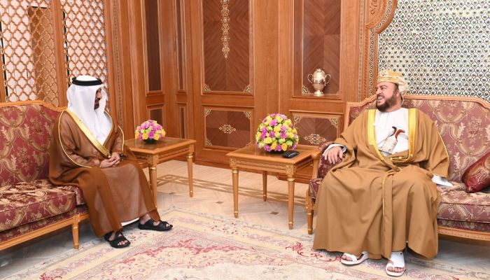 نيابة عن جلالة السلطان.. السيد أسعد يودع السفير الإماراتي