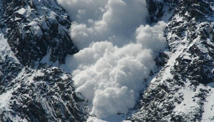 انهيار جليدي بجبل إيجر السويسري يودي بحياة شخصين
