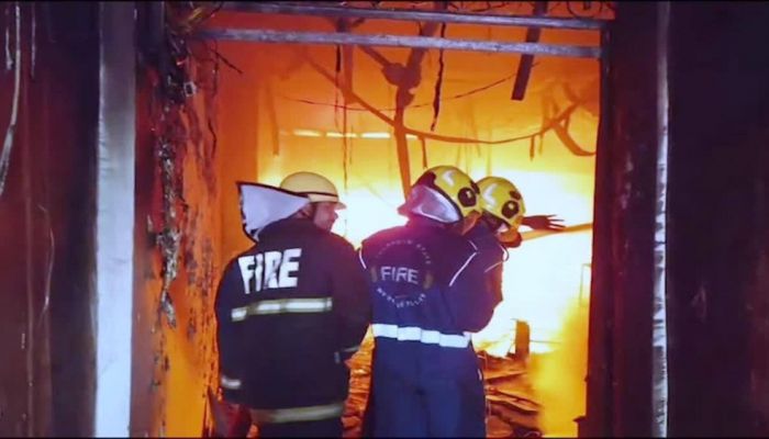 ألسنة اللهب تحرق 17 هندي