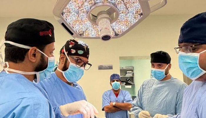 إجراء أول عملية لعلاج الجنف التنكسي بمستشفى نزوى