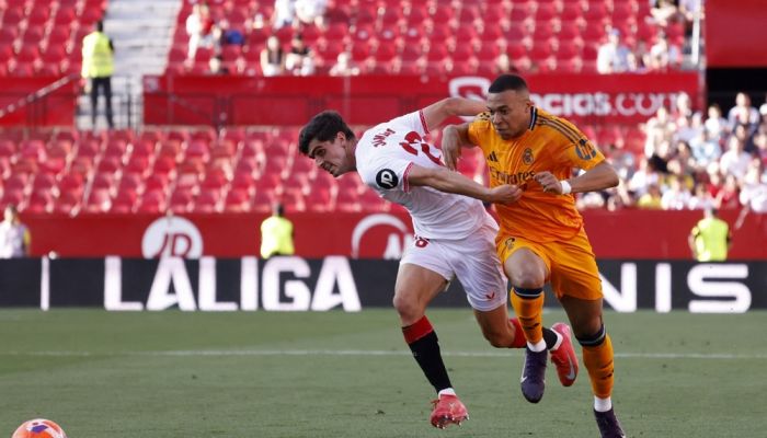 برشلونة يخسر أمام فياريال وريال مدريد يفوز على إشبيلية في الدوري الإسباني