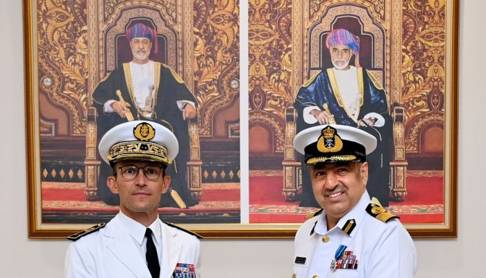 فرنسا تمنح رئيس مركز الأمن البحري وسام الاستحقاق البحري الفرنسي