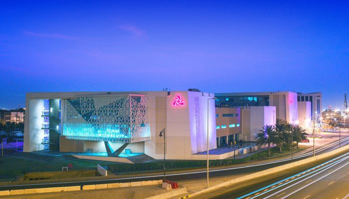 كم بلغ إجمالي الودائع لدى البنوك التجارية بسلطنة عمان؟