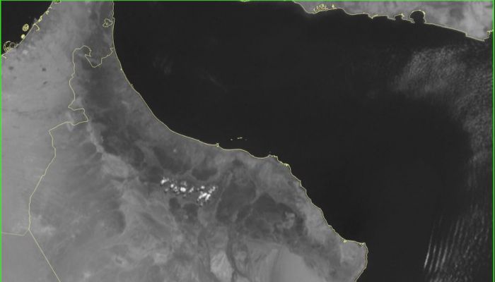 السحب الركامية تتشكل على أجزاء من جبال الحجر .. وتوقعات بأمطار