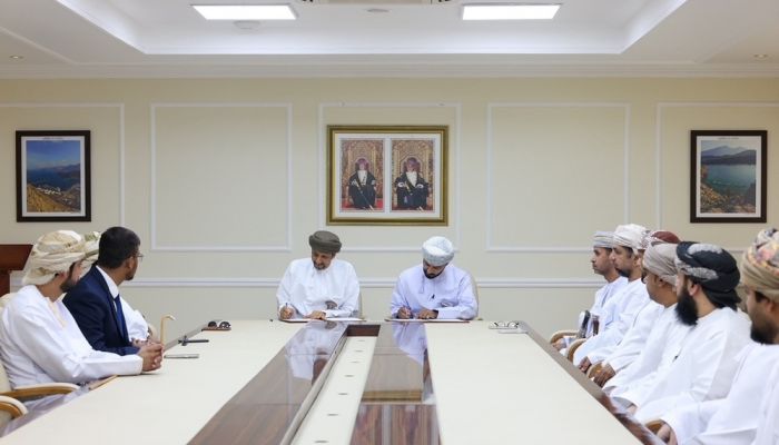 توقيع اتفاقيات لتطوير القرى البحرية بمحافظة مسندم