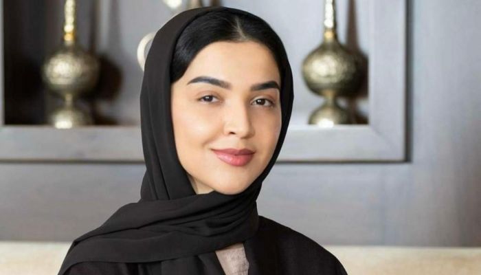 مهرة الزبير تكتب للشبيبة: كيف رأيتُ عُمان في العالم..  وكيف رأيتُ العالم في عُمان؟