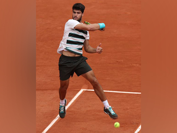 French Open: Carlos Alcaraz kicks off title defence with flashy win over Giulio Zeppieri