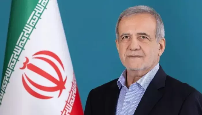 فخامة الرئيس الإيراني يصل البلاد