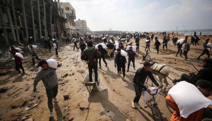 استشهاد 30 فلسطينيًّا أثناء توجّههم لاستلام مساعدات في رفح
