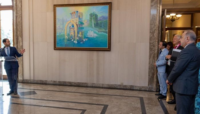 سلطنة عُمان تُهدي منظمة التجارة لوحة جدارية تذكارية تخليدًا لزيارة سمو السيد بلعرب