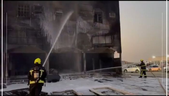إصابة شخصين بحادث حريق في محلات تجارية بصحار