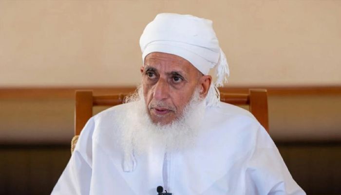 مفتي سلطنة عمان: اليمن تحدى قوة الطغيان وأجبر ترامب على طلب وساطة عُمان من أجل الصلح والسلام