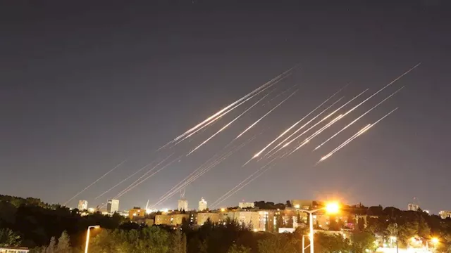 صواريخ خيبر.. ماذا نعرف عن مفاجأة إيران لإسرائيل؟