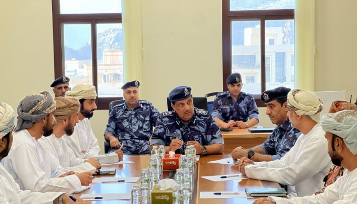 فريق التعامل مع حوادث المواد الخطرة يعقد اجتماعه بمسندم لبحث الجاهزية والاستعداد للطوارئ