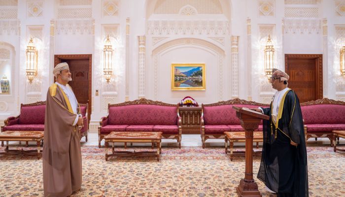 أمام المقام السّامي، سفيرُ سلطنة عُمان لدى بنجلاديش يؤدّي قسم اليمين