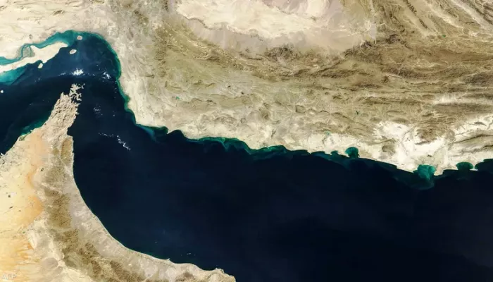 البرلمان الإيراني يقرر إغلاق مضيق هرمز