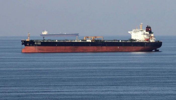 ناقلات نفط عالمية تتخذ احتياطات لتجنب المرور عبر هرمز