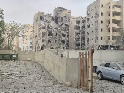 قبل موعد وقف النار.. إيران تمطر إسرائيل بـ5 موجات صاروخية
