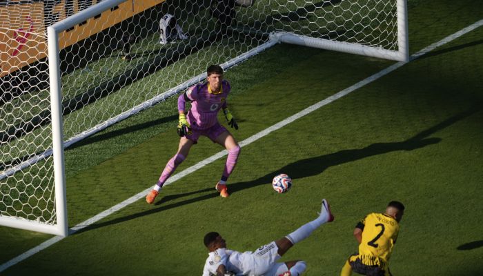 ريال مدريد الإسباني يكمل عقد المتأهلين إلى نصف النهائي كأس العالم للأندية