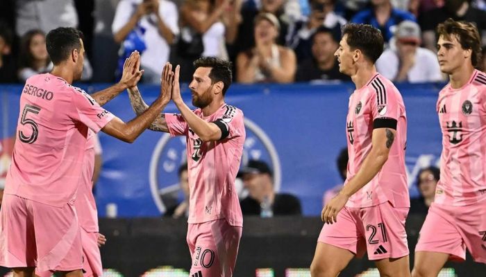 ميسي يقود فريقه انتر ميامي للفوز في الدوري الأمريكي
