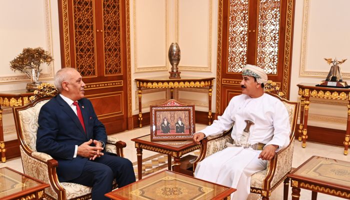 وزير المكتب السلطاني يودع السفير التونسي