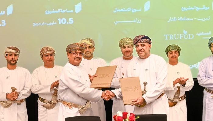 التوقيع على عقد انتفاع لزراعة أشجار المورينجا في ظفار باستثمار 5.3 مليون ريال عُماني