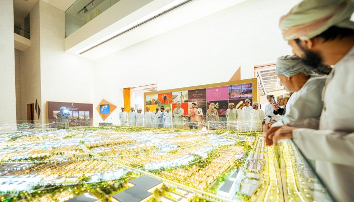 الإسكان تستعرض مشاريعها المستقبلية في متحف عُمان عبر الزمان