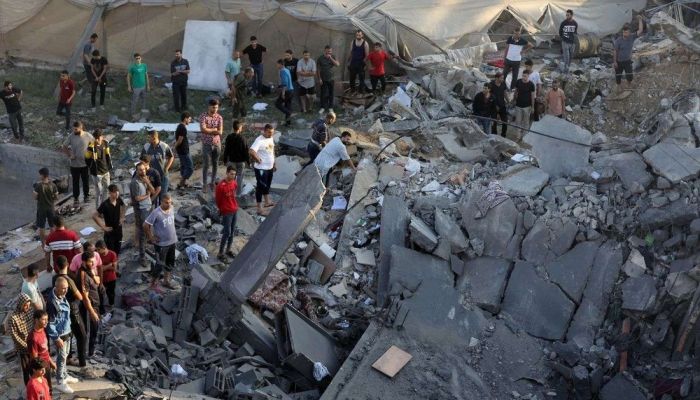 استشهادُ 13 فلسطينيًّا جرّاء استمرار قصف الاحتلال الإسرائيلي قطاع غزة