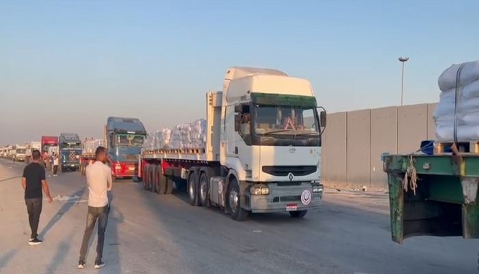 إدخال مساعدات إنسانية إلى قطاع غزة عبر معبر كرم أبو سالم