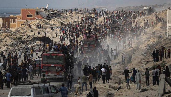 20 شهيدًا وعشرات الجرحى جرّاء انقلاب شاحنة على طالبي المساعدات بغزة