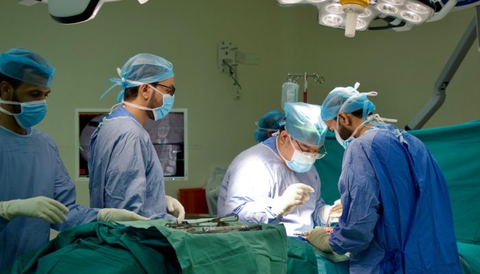 مستشفى خولة ينجح في تأسيس برنامج جراحي متكامل لعلاج الجنف