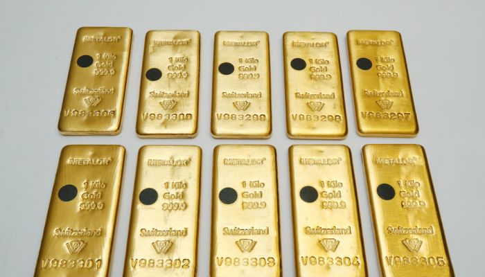 أسعار الذهب تنخفض مع ترقب المستثمرين للمحادثات الأمريكية الروسية بشأن أوكرانيا